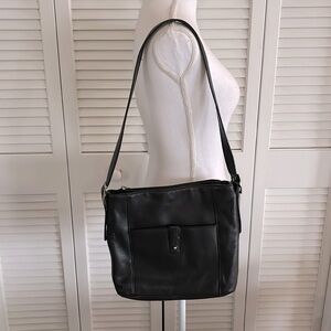 Stone & Co. Crossbody Bag Smooth Black Leather Multi Pocket Purse Magnetic Lock